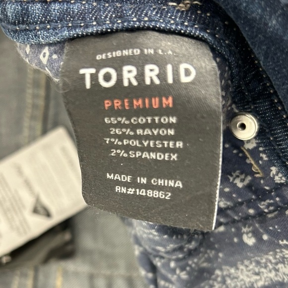 Torrid premium denim stretch mid rise flare jeans - NWT size 20R - Picture 10 of 12